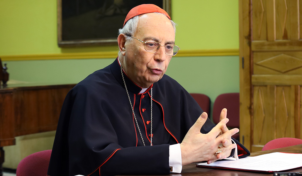 En directo: Primera fumata negra en el Vaticano, la votación termina sin consenso para elegir Papa